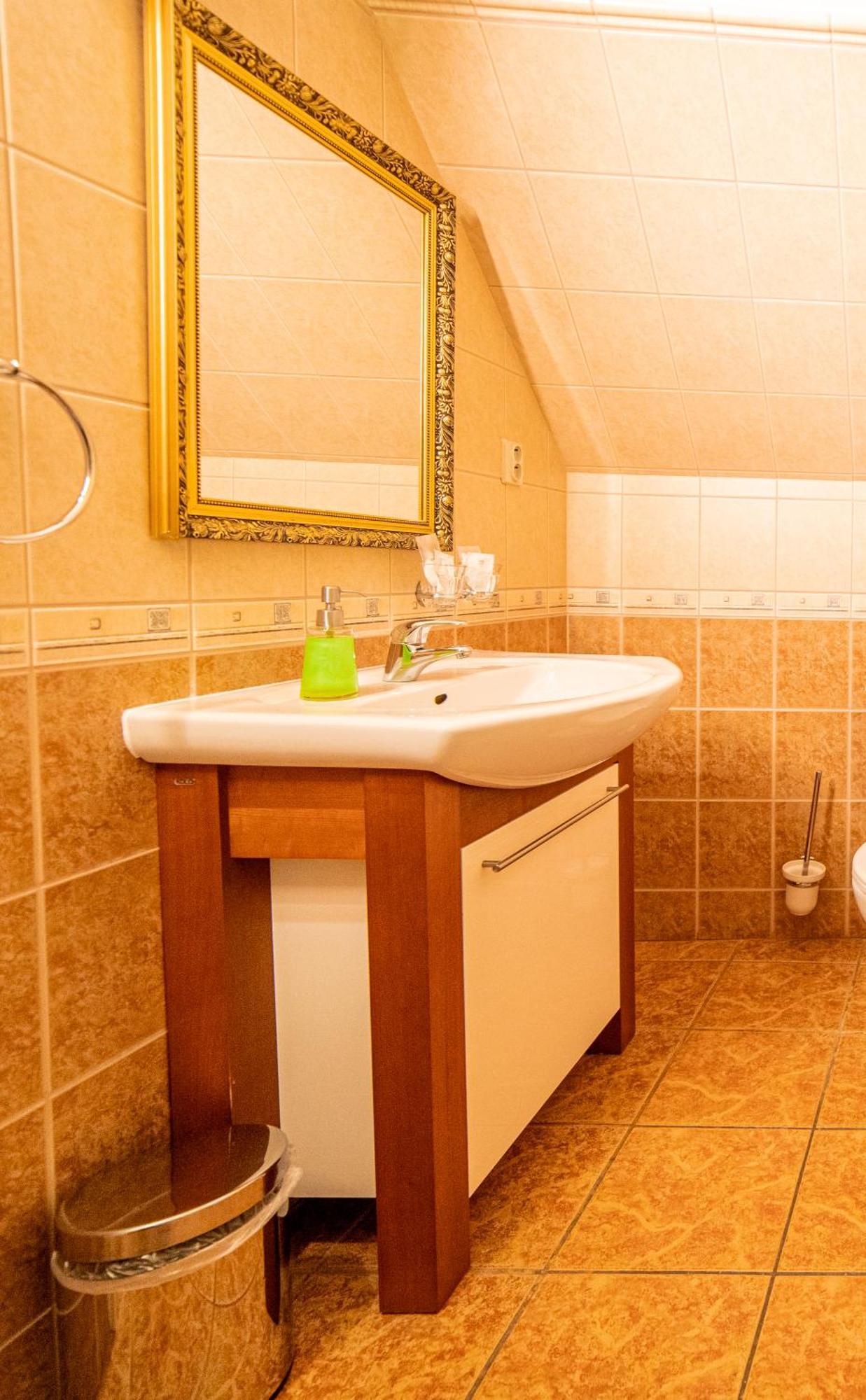 Penzion Cosmopolitan Ii. Banská Štiavnica Δωμάτιο φωτογραφία